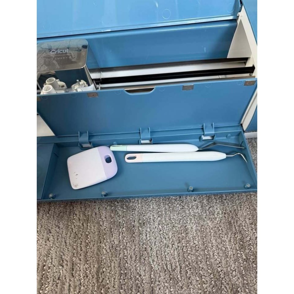 Cricut Explore Air 2 Cutting Machine + Carrying Case - Picture 2 of 9